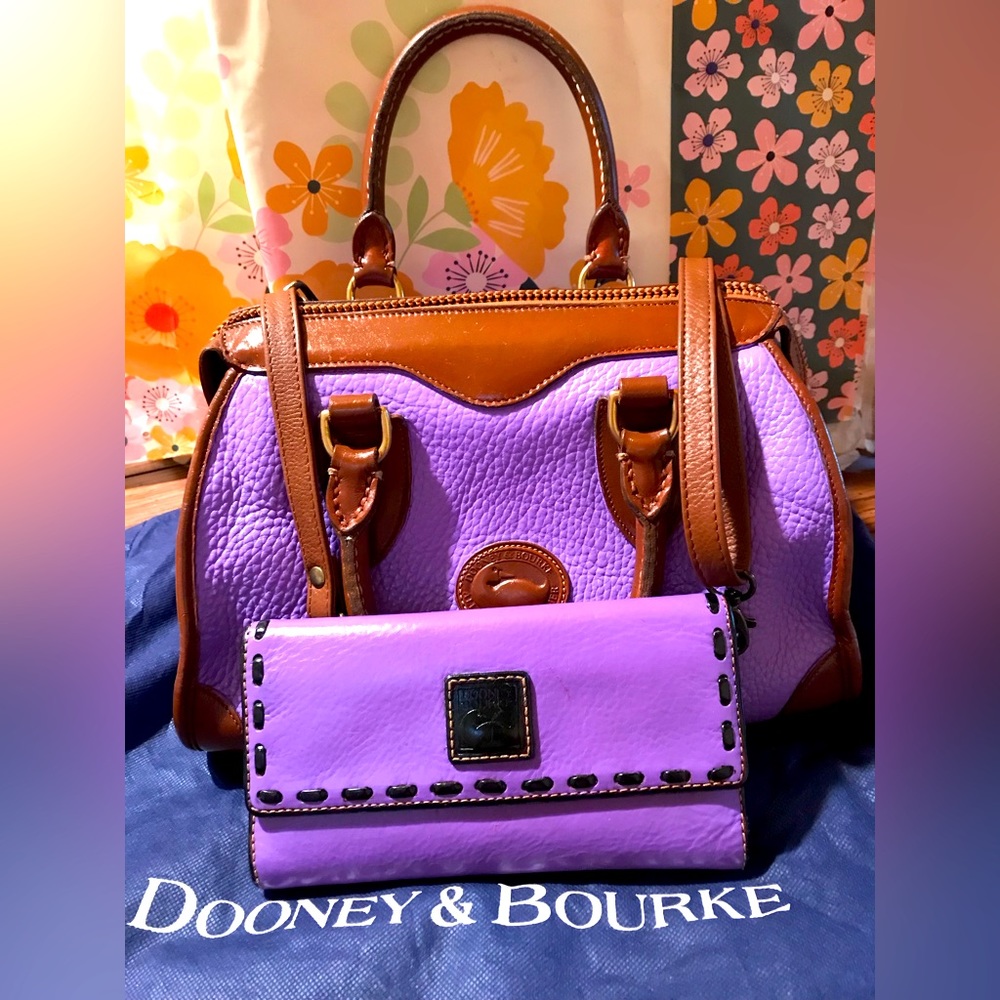 DOONEY AND BOURKE DOCTORS BAG & MATCHING WALLET